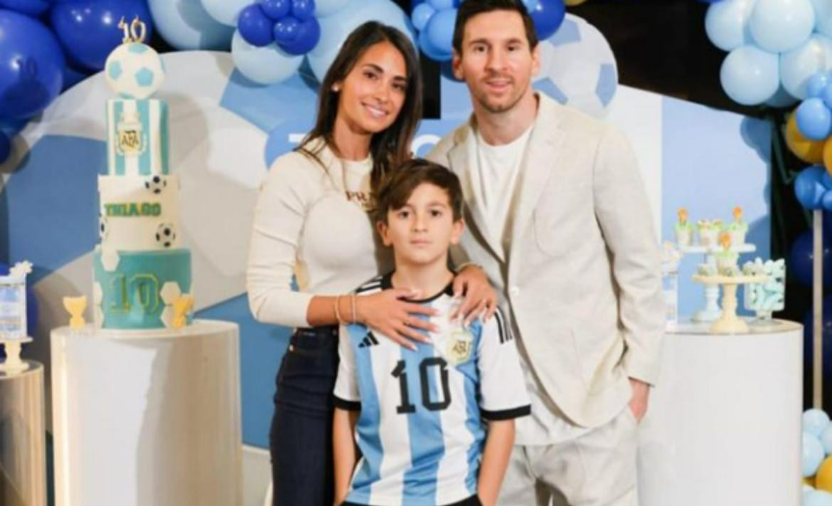 Antonela Roccuzzo junto a Thiago y Lionel Messi. Foto: Instagram/AntonelaRoccuzzo