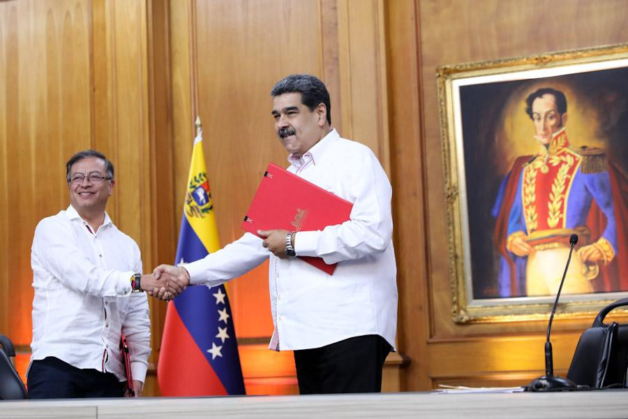 Gustavo Petro y Nicolás Maduro. Foto: REUTERS