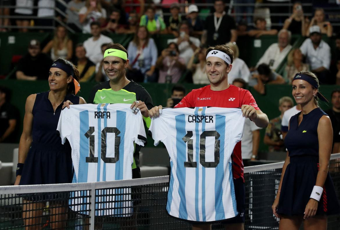 Gabriela Sabatini, Rafael Nadal, Casper Ruud y Gisela Dulko en Buenos Aires. Foto: REUTERS.