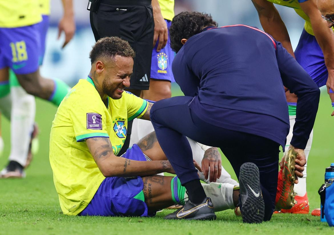 Lesión de Neymar en el partido entre Brasil y Serbia del Mundial de Qatar 2022. Foto: REUTERS