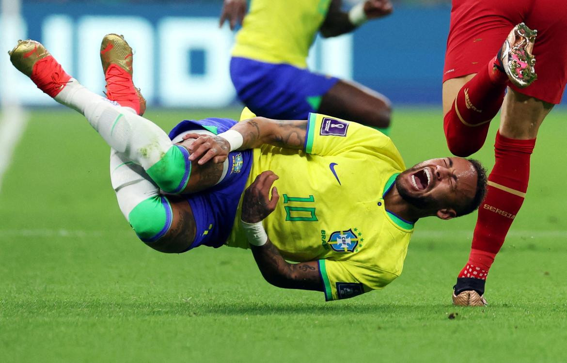 Momento de la lesión de Neymar. Foto: REUTERS