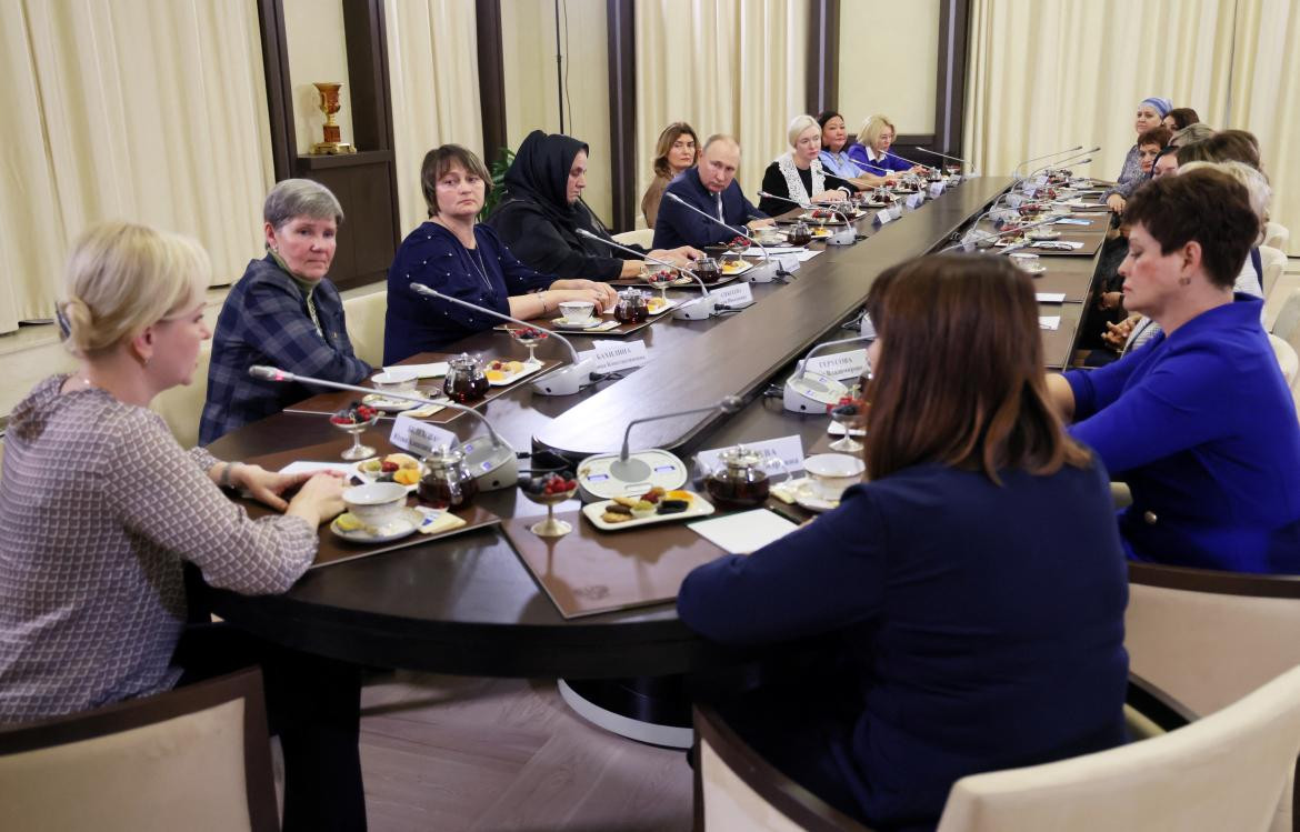 Reunión de Vladimir Putin con madres de soldados_Reuters