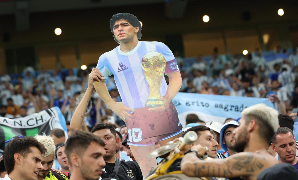 Los argentinos ovacionaron a Maradona en el minuto 10. Foto: Reuters.