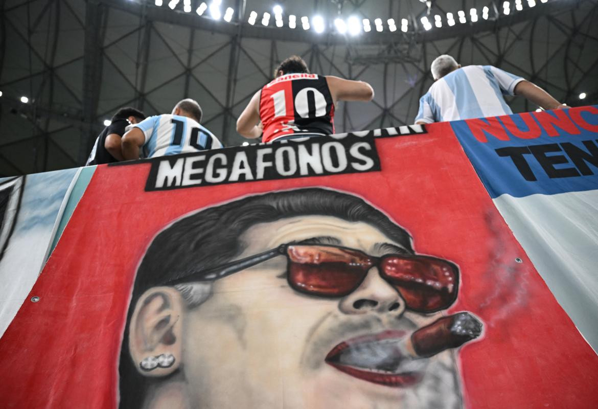 Diego Maradona presente en las tribunas de Lusail. Foto: Reuters.