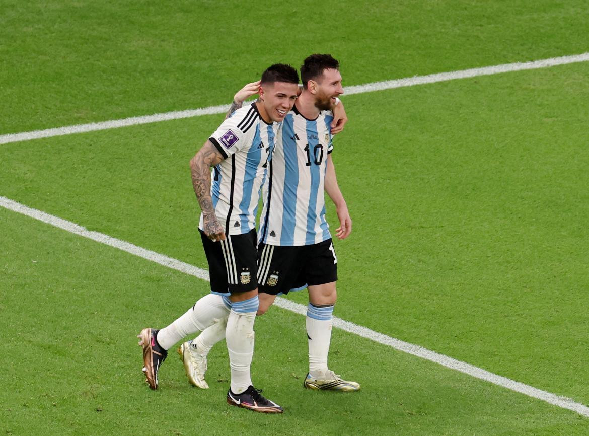 Enzo Fernández y Lionel Messi vs. México; Qatar 2022. Foto: Reuters.