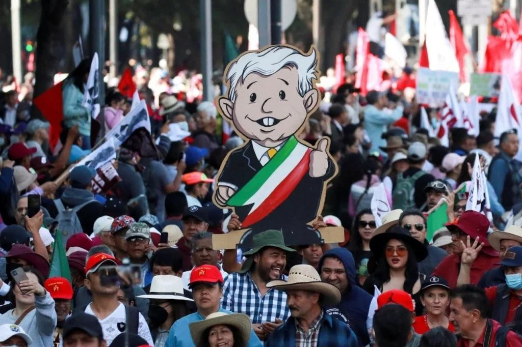  Mutitudinaria marcha en México en apoyo a las políticas de López Obrador, Reuters
