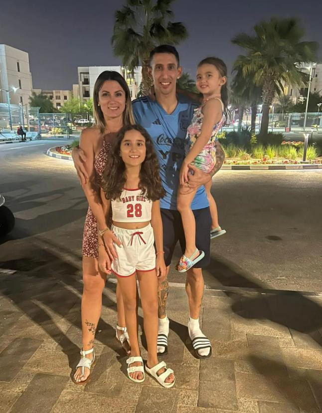 Jorgelina Cardoso y Di María junto a su familia. Foto: Instagram.