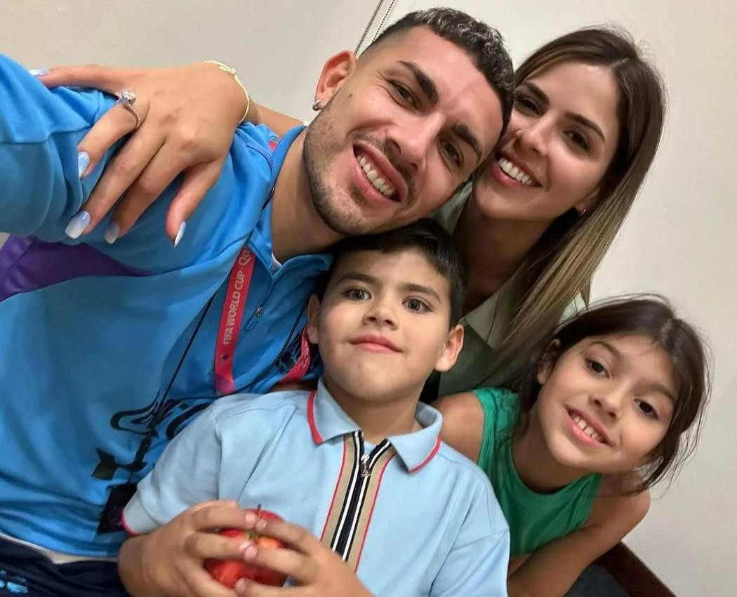 Leo Paredes y su familia. Foto: Instagram.