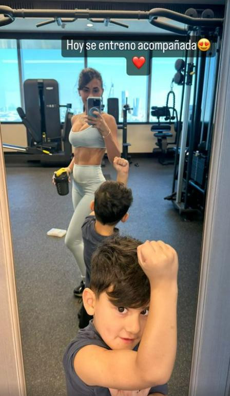 Antonela Roccuzzo en el gym junto a Ciro Messi. Foto: Instagram