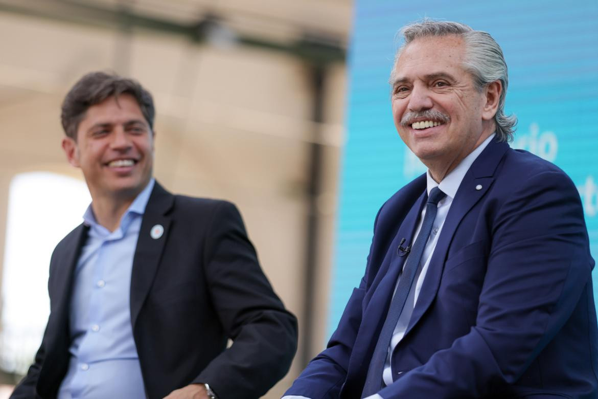 Alberto Fernández junto a Axel Kicillof en La Plata. NA