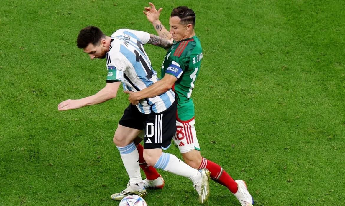 Lionel Messi y Guardado, Argentina vs México. Foto: REUTERS
