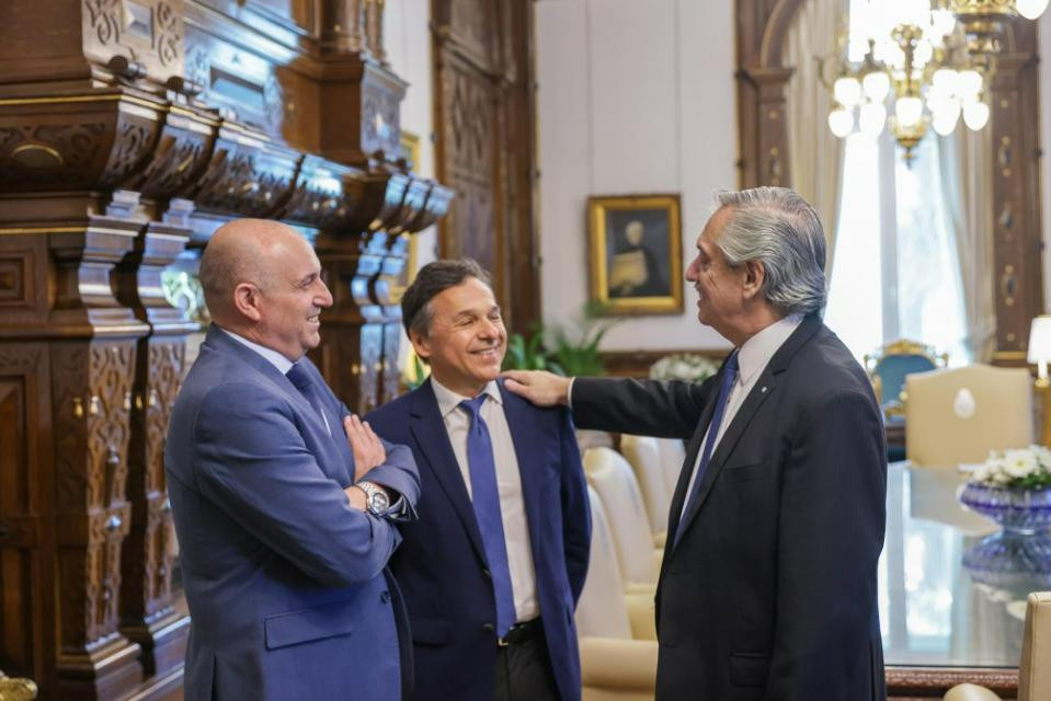 Diego Giuliano, Alexis Guerra y Alberto Fernández. Foto: NA.