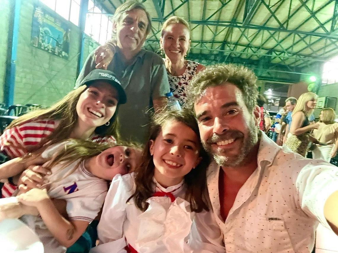 Nicolás Cabré, China Suárez, Rufina y su familia. Foto: Instagram/nicolascabre80