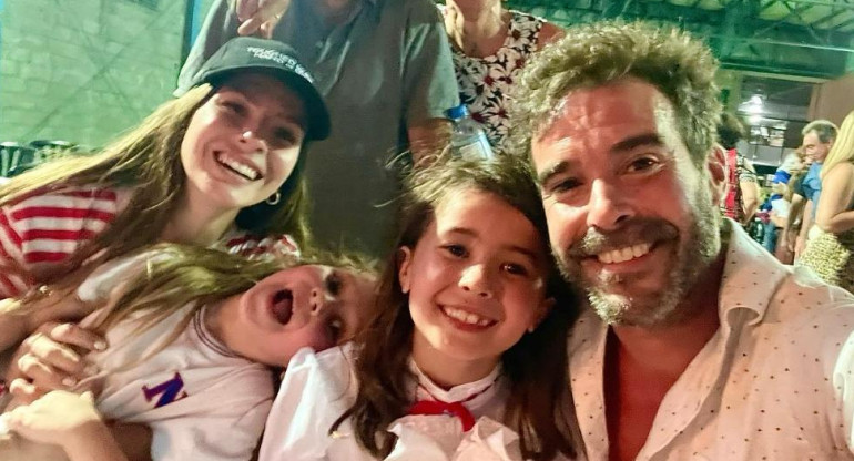 Nicolás Cabré, China Suárez, Rufina y su familia. Foto: Instagram/nicolascabre80