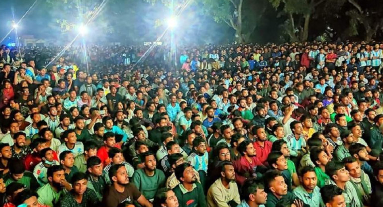 Festejos en Bangladesh tras el triunfo de la Selección argentina. Foto: Twitter
