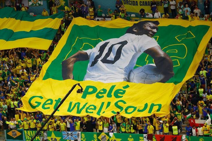 El homenaje de los hinchas brasileños a Pelé_Reuters