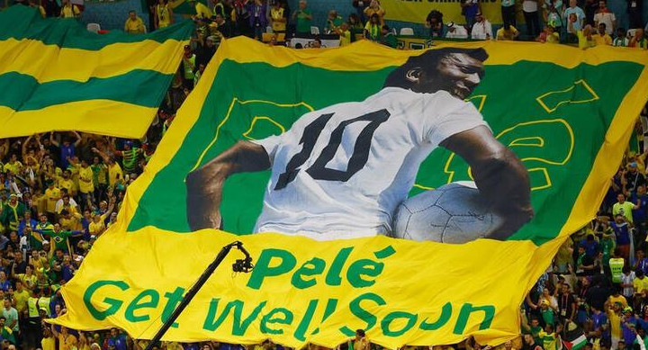 El homenaje de los hinchas brasileños a Pelé_Reuters
