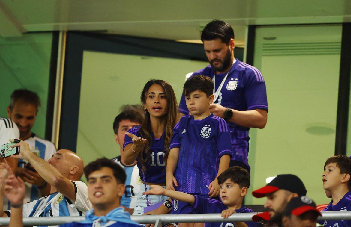 Hijos de Messi en el estadio. Foto: Reuters