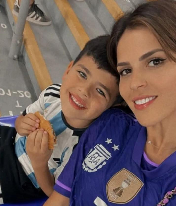 Camila Galante, mujer de Leandro Paredes, junto a Giovanni. Foto: Instagram @ccamilagalantee.