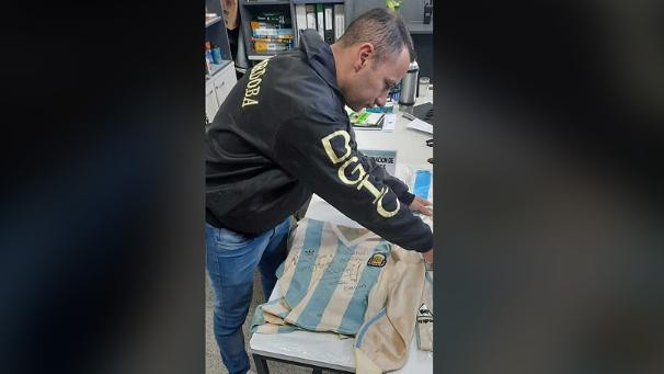 Recuperaron cuatro camisetas de la Selección usadas por Caniggia. Foto: Télam.