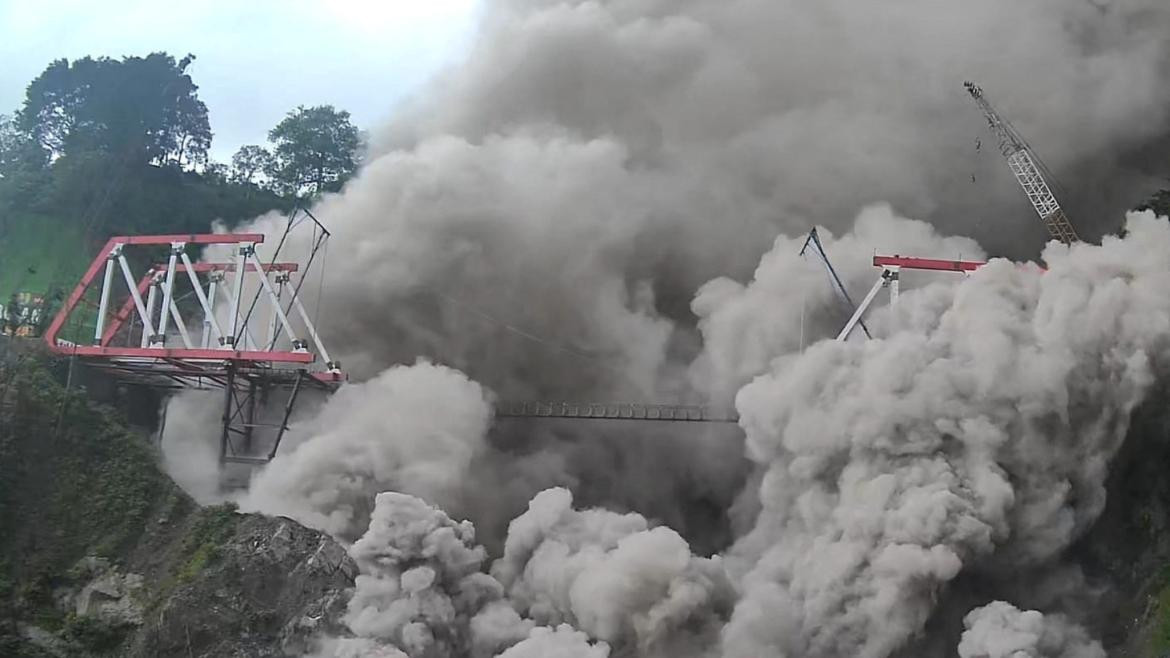 Alerta en Indonesia: 2000 evacuados por la erupción del Monte Semeru. Foto: Reuters.