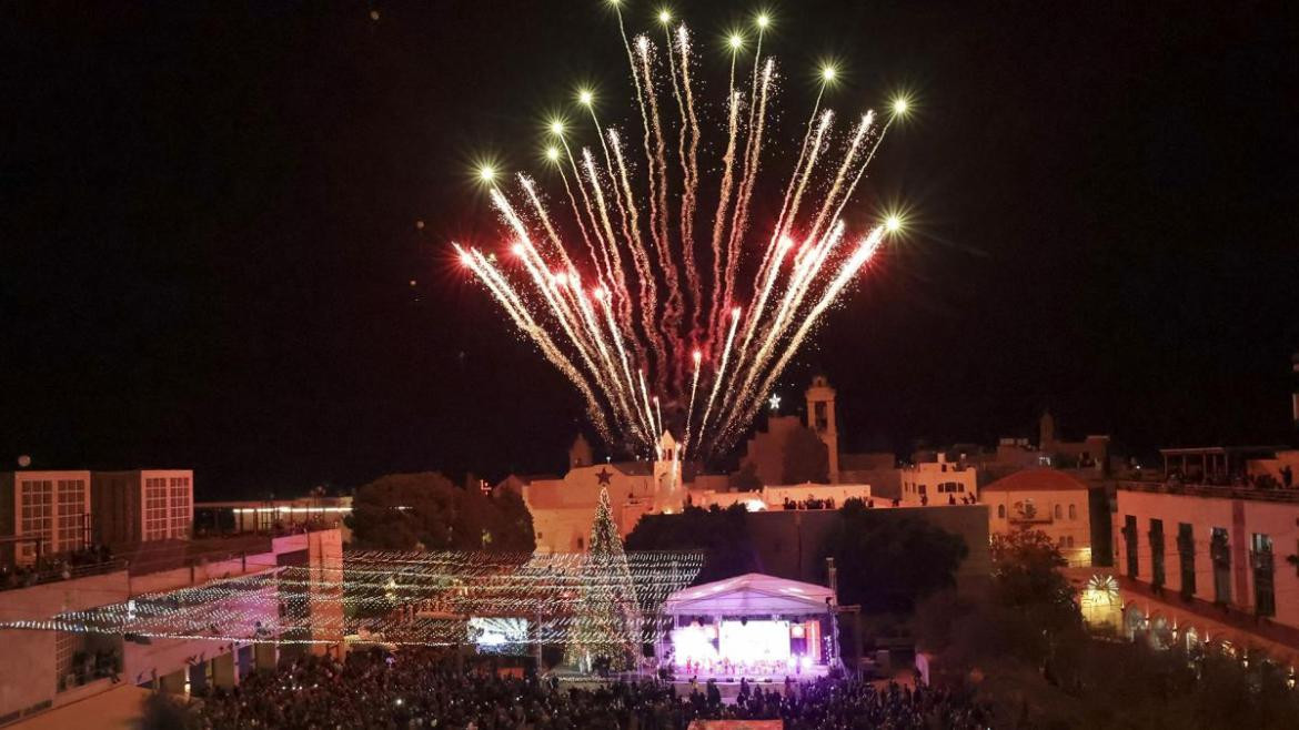 Un clásico de diciembre en Belén es la ceremonia del encendido del árbol navideño. Foto: Télam.