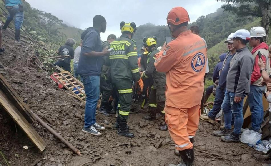 Colombia: al menos 33 muertos en autobús sepultado por alud. Foto: NA/REUTERS