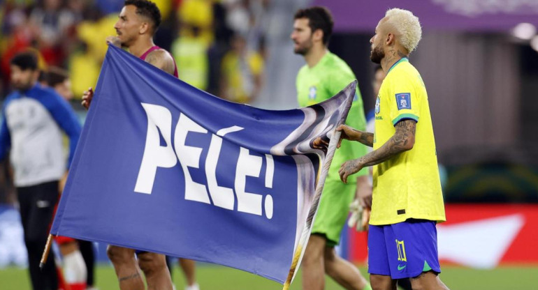 Neymar le dedicó el triunfo de Brasil a Pelé. EFE