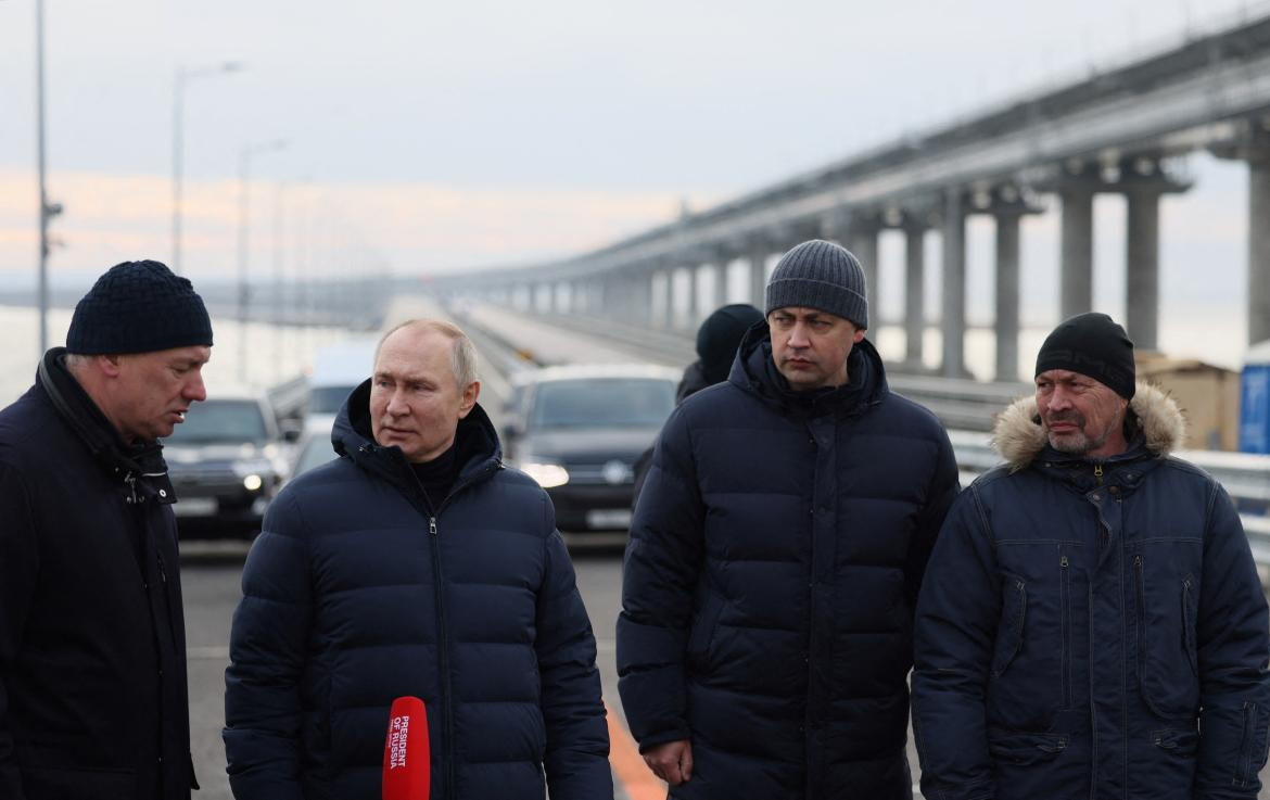 Vladimir Putin visitó el puente de Crimea_Reuters