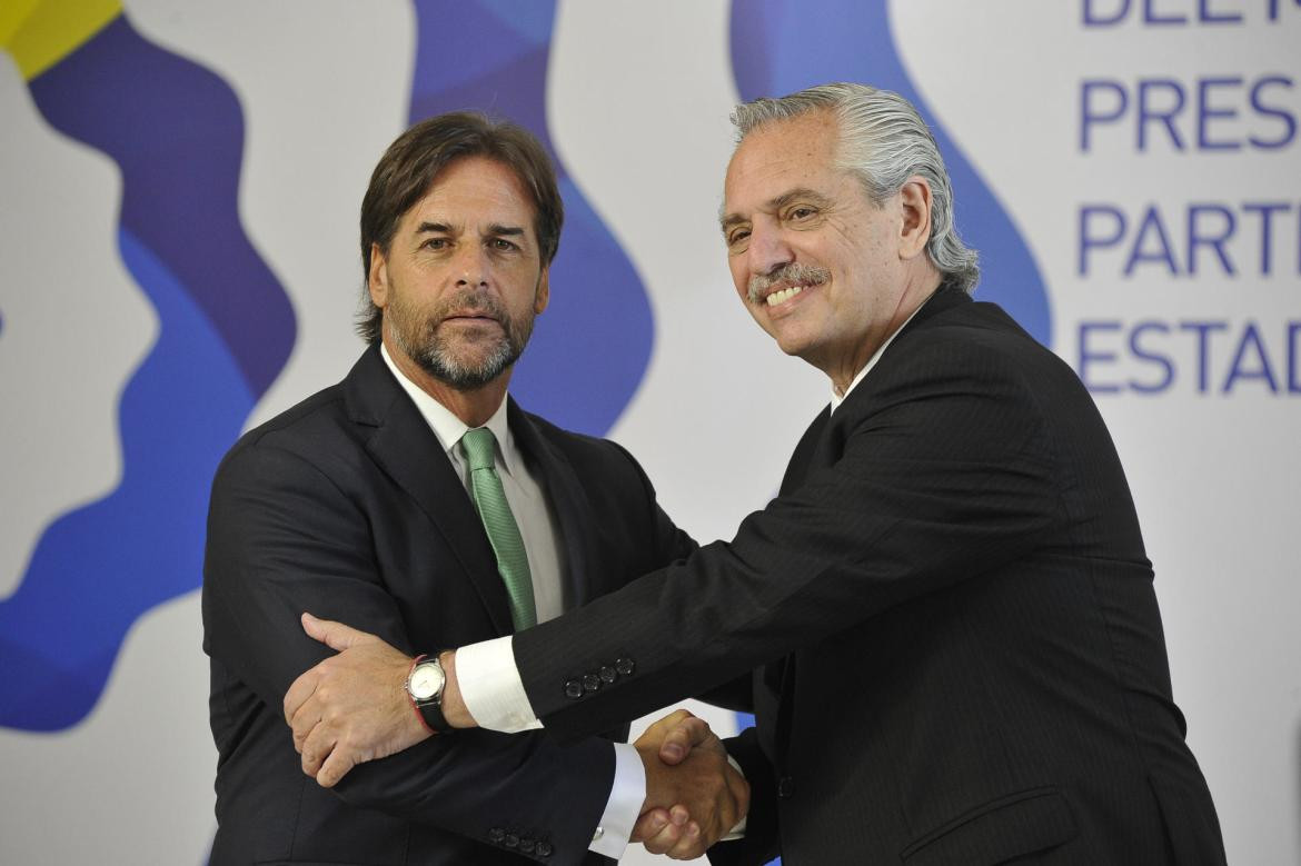 Alberto Fernández con Lacalle Pou en la cumbre del Mercosur_EFE