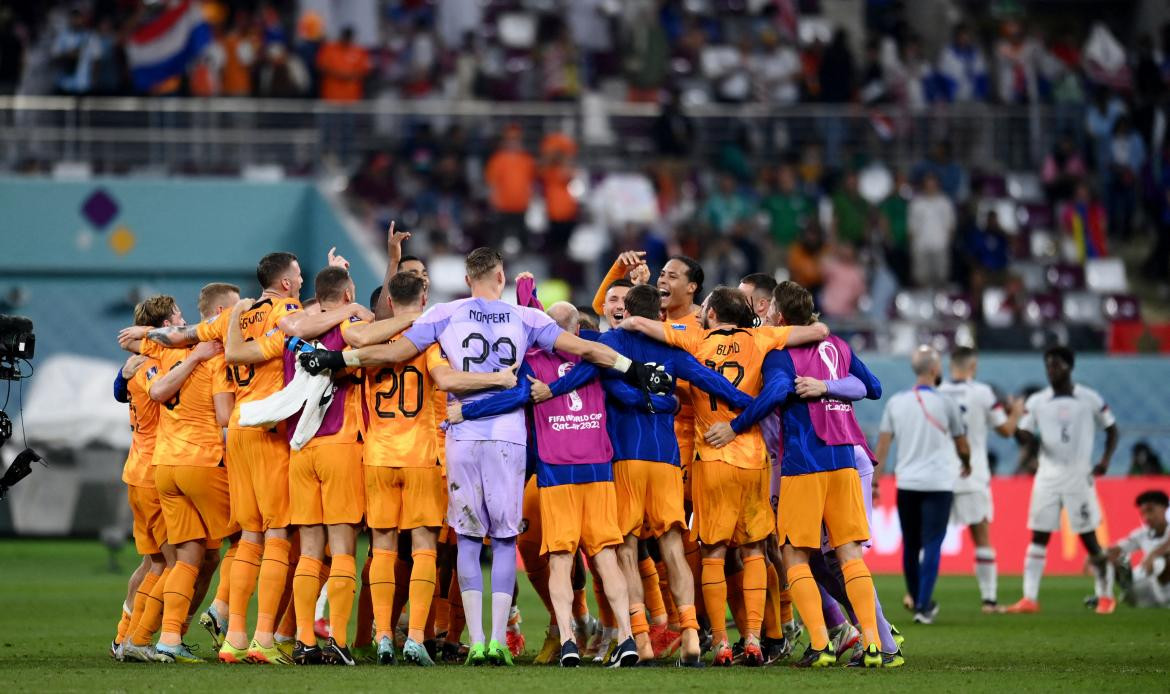 Países Bajos festeja el pase a cuartos de final_Reuters