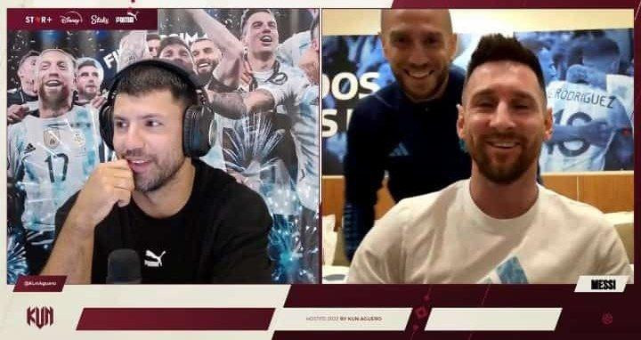 Lionel Messi y Kun Agüero en una charla de stream.