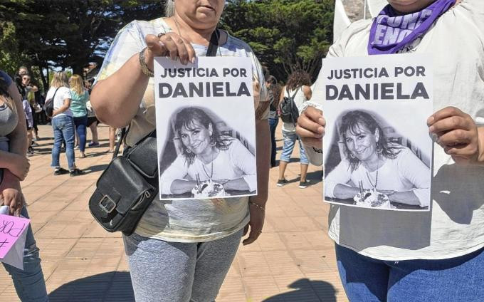 Reclamaron los familiares de la maestra asesinada Claudia Velasco. Foto: Télam.