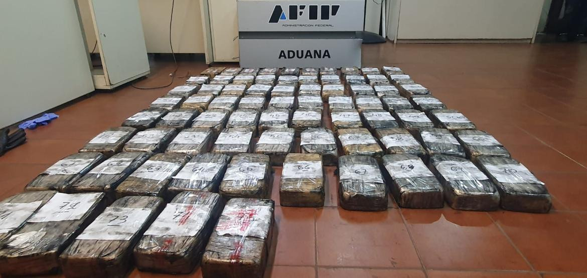Operativo de Aduana en Concordia por camión con cocaína. Foto: Aduana.