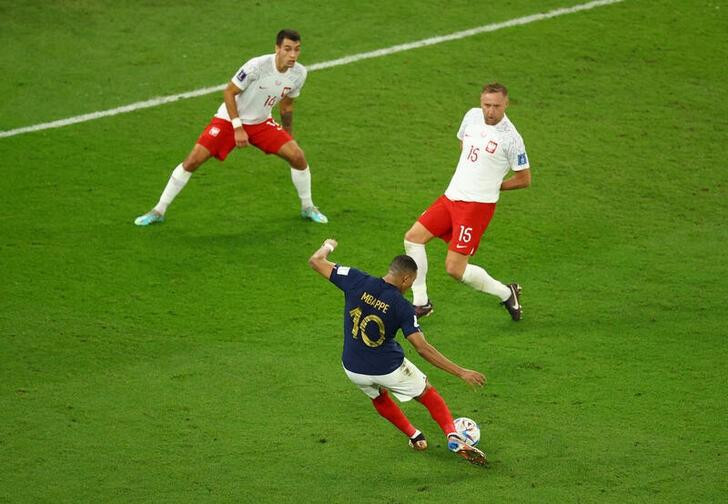 Mbappé en el partido de Francia frente a Polonia_Reuters