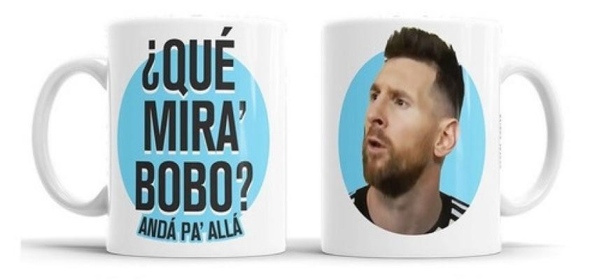 Taza con la frase de Messi ¿qué mirás bobo?. Foto: NA.