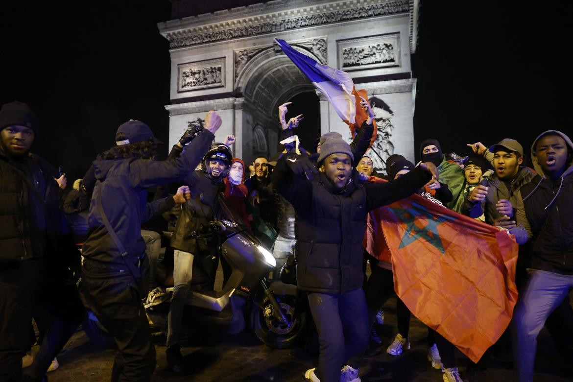 Disturbios en París 4; triunfo de Marruecos sobre Portugal. Foto: Reuters.
