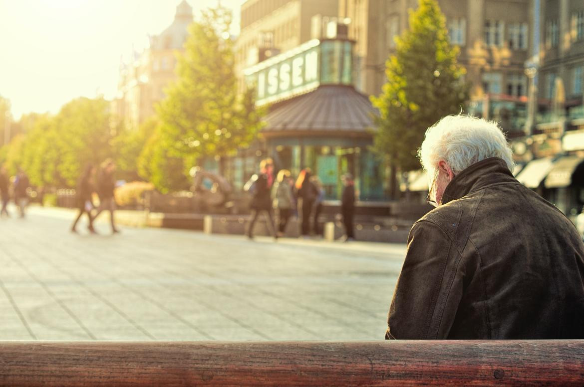 Los adultos que pasan más tiempo al sol reducen hasta un tercio las posibilidades de tener Alzheimer. Foto: Unsplash.