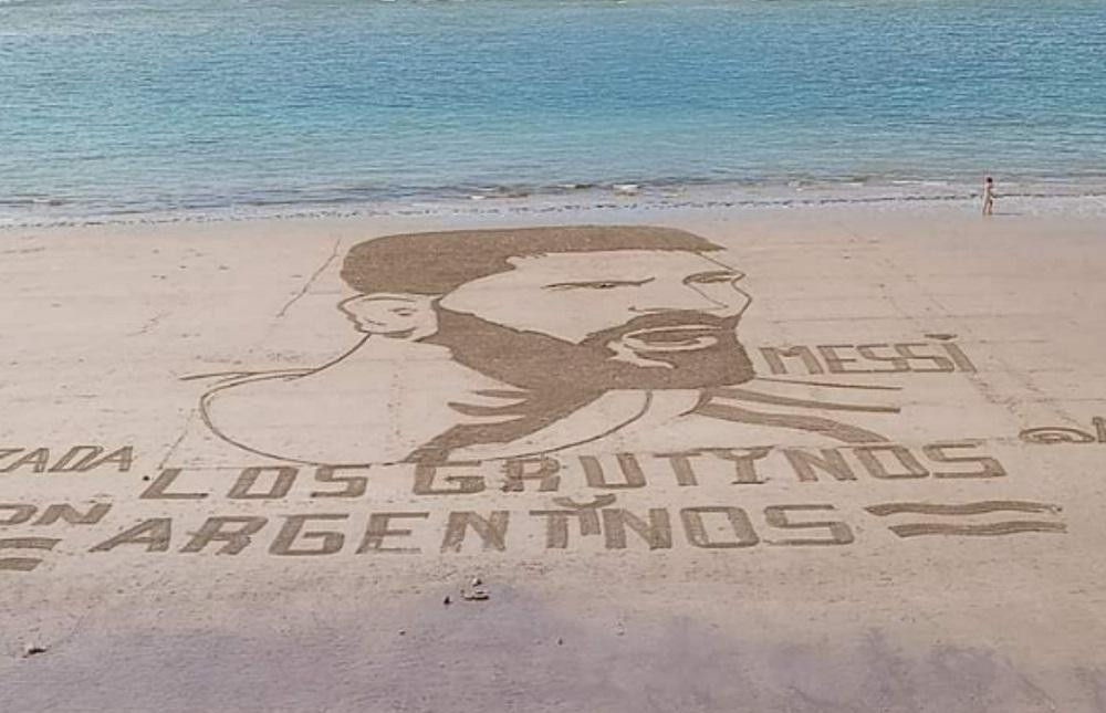 La cara de Messi en la arena. Foto: Twitter/maru09265575