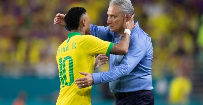 Neymar y Tite. Foto: NA