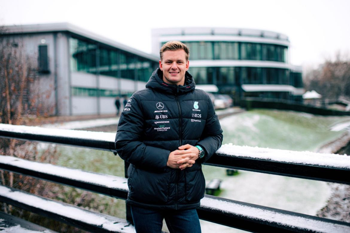 Mick Schumacher en el equipo Mercedes. Foto: @MercedesAMGF1