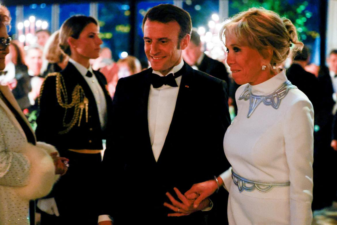 Emmanuel Macron y su esposa Brigitte. Foto: Reuters