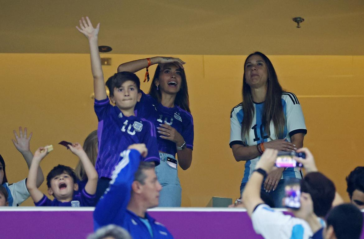 Thiago Messi y Antonela Roccuzzo en el Mundial de Qatar. Foto: REUTERS.