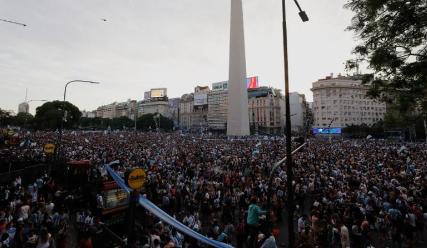 Festejos en el Obelisco. Foto: NA