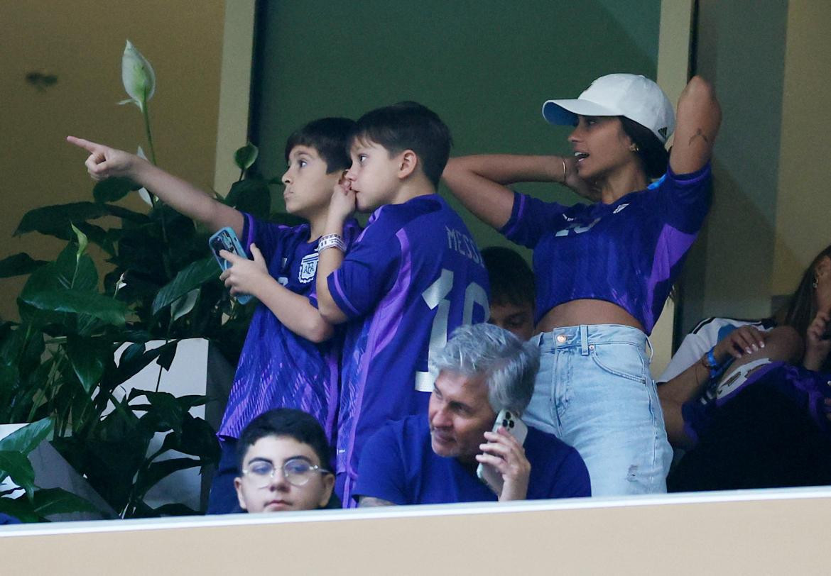 Antonela Roccuzzo ya se encuentra en el estadio. Foto: Reuters.