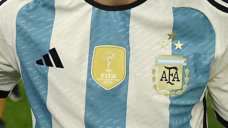 La camiseta de la Selección Argentina con tres estrellas. Foto: AFA.