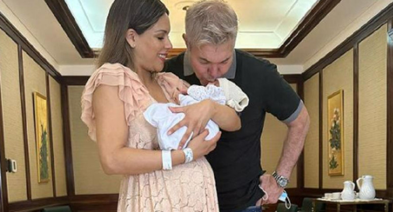 Barby Franco y Burlando junto a su bebé. Foto: Instagram/barbaritafranco21