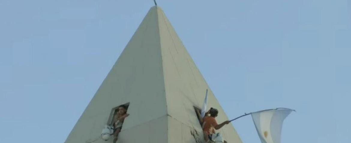 Volvieron a vandalizar el Obelisco. Foto: NA.