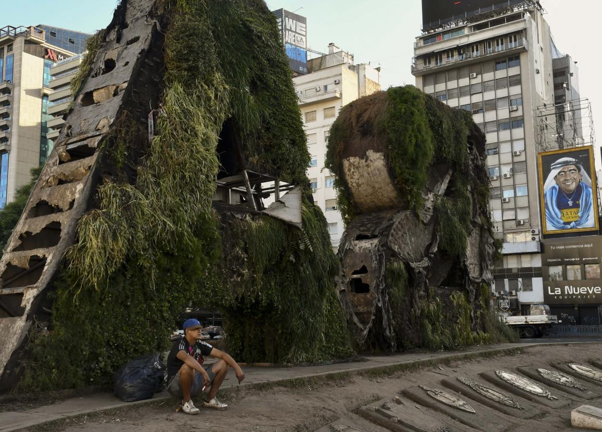 Obelisco destrozado. Foto: Télam.