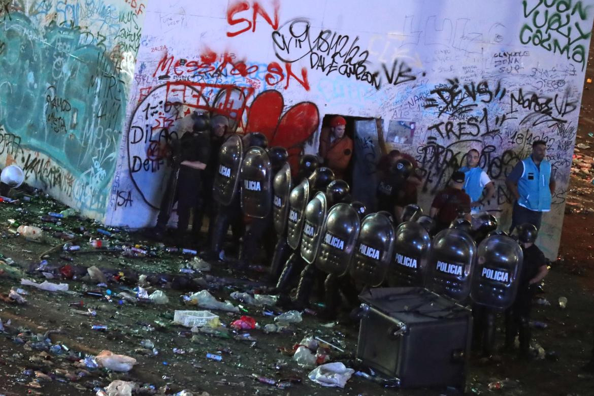 Disturbios en el Obelisco. Foto: EFE.